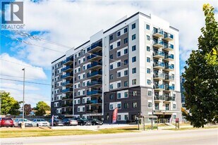595 Strasburg Rd in Kitchener, ON - Building Photo