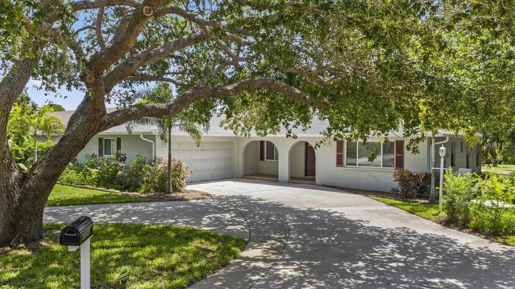 1895 Buccaneer Cir in Sarasota, FL - Building Photo