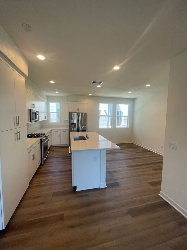 10537 COUPLAND Wy in San Diego, CA - Building Photo - Building Photo