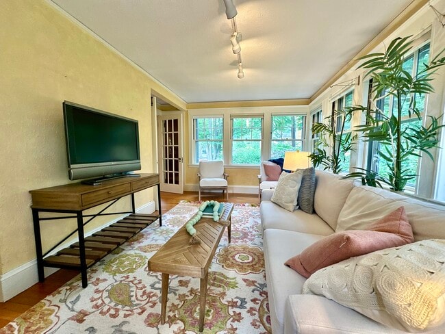 37 Pondview Ave in Boston, MA - Building Photo - Building Photo