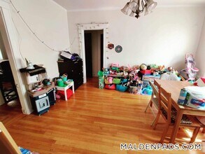 88 Maple St, Unit 3 in Malden, MA - Foto de edificio - Building Photo