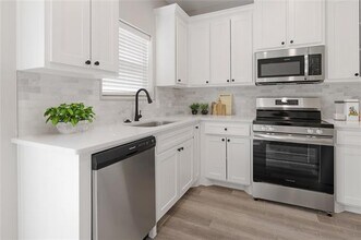 722 E Walker St in Denison, TX - Building Photo - Building Photo