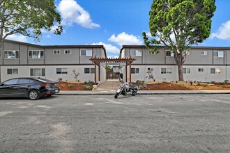Evandale Apartments in Mountain View, CA - Foto de edificio - Building Photo