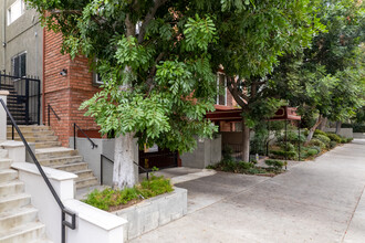 Hancock Plaza in Los Angeles, CA - Foto de edificio - Building Photo