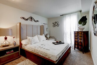 ReNew Kennedy Park in Denver, CO - Foto de edificio - Building Photo