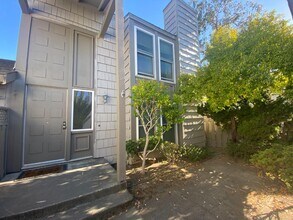 982 Marquette Ln in Foster City, CA - Building Photo - Building Photo