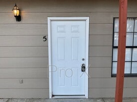 1021 S St Louis Ave in Joplin, MO - Building Photo