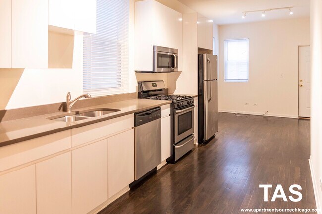 2438 N Ashland Ave in Chicago, IL - Building Photo - Building Photo