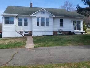 1644 Meriden Ave in Southington, CT - Building Photo - Building Photo