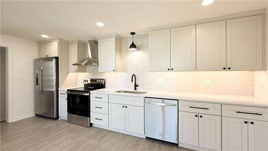 7601 Foster St in Overland Park, KS - Foto de edificio - Building Photo