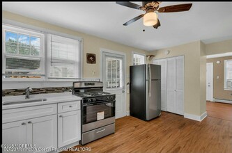 46 Oak St in Keansburg, NJ - Foto de edificio - Building Photo
