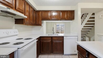 12502 Laurel Grove Pl in Germantown, MD - Building Photo - Building Photo