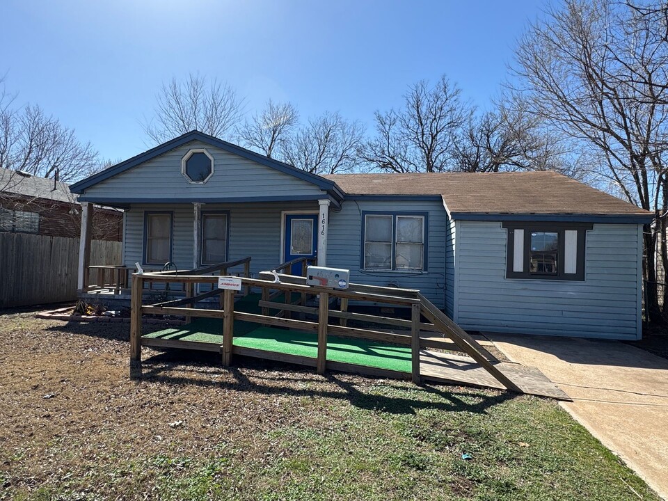 1616 NW Taft Ave in Lawton, OK - Foto de edificio