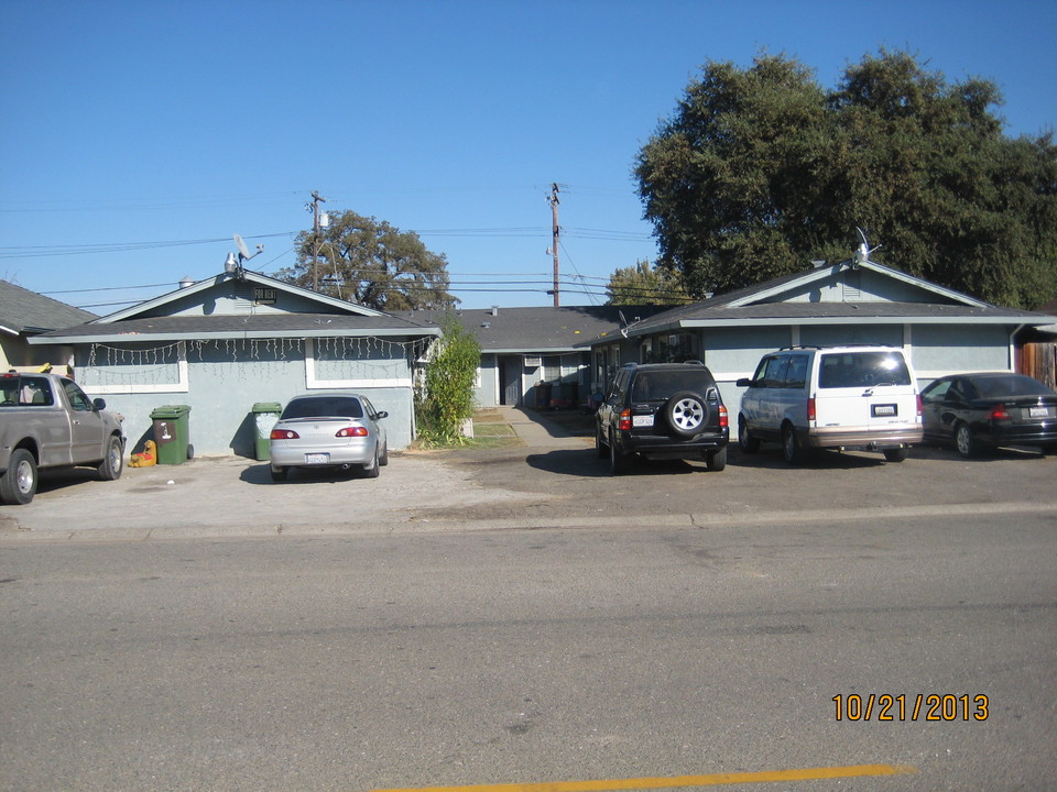 427 2nd St in Galt, CA - Building Photo