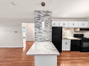 6 Venice St, Unit B3 in Danvers, MA - Building Photo - Building Photo