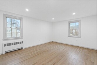 104 Mishawum Rd in Woburn, MA - Building Photo - Building Photo