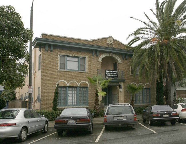 Avondale Arms in Long Beach, CA - Foto de edificio - Building Photo