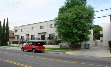 6606 Hazeltine Ave in Van Nuys, CA - Building Photo - Building Photo