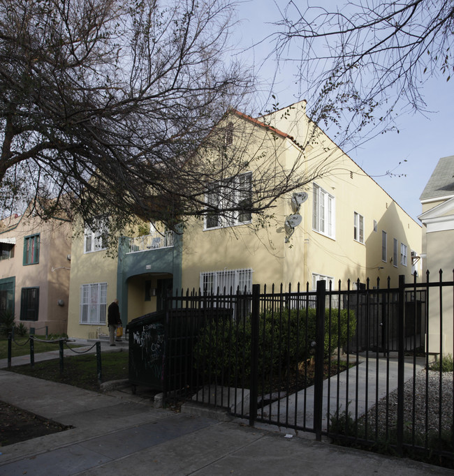 5615 Fernwood Ave in Los Angeles, CA - Foto de edificio - Building Photo