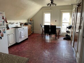 1822 Pierce St NE, Unit Upper in Minneapolis, MN - Foto de edificio - Building Photo