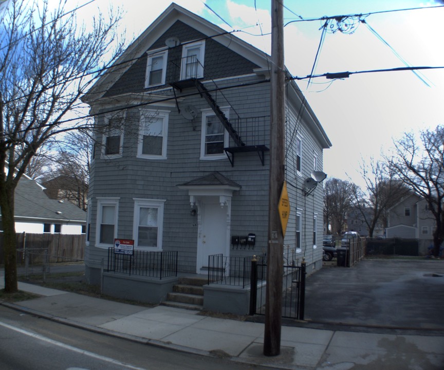 169 Petteys Ave in Providence, RI - Building Photo