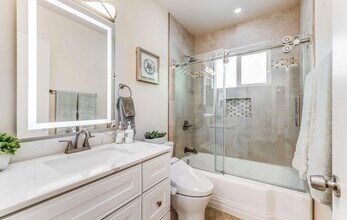 2704 Le Conte Ave in Berkeley, CA - Building Photo - Building Photo