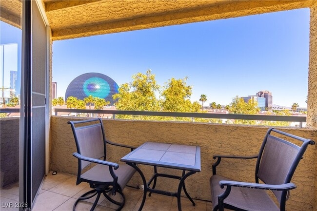 210 E Flamingo Rd in Las Vegas, NV - Building Photo - Building Photo