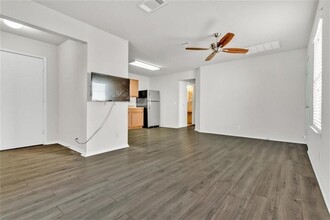 4506 Best Way in Austin, TX - Foto de edificio - Building Photo