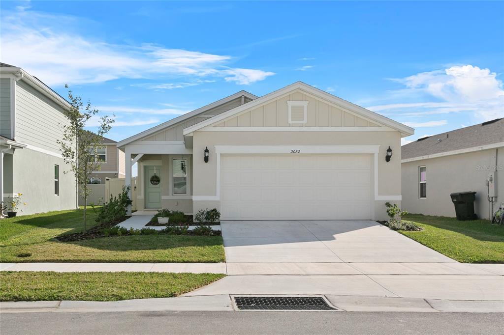 2022 Alluring Ln in Davenport, FL - Foto de edificio