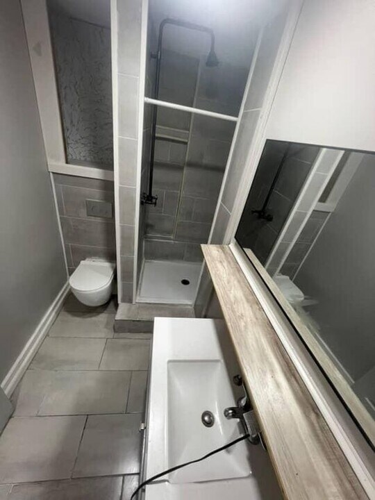 262 W Fisher Ave in Philadelphia, PA - Building Photo