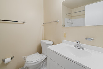 London House Apartments in Baltimore, MD - Building Photo - Building Photo