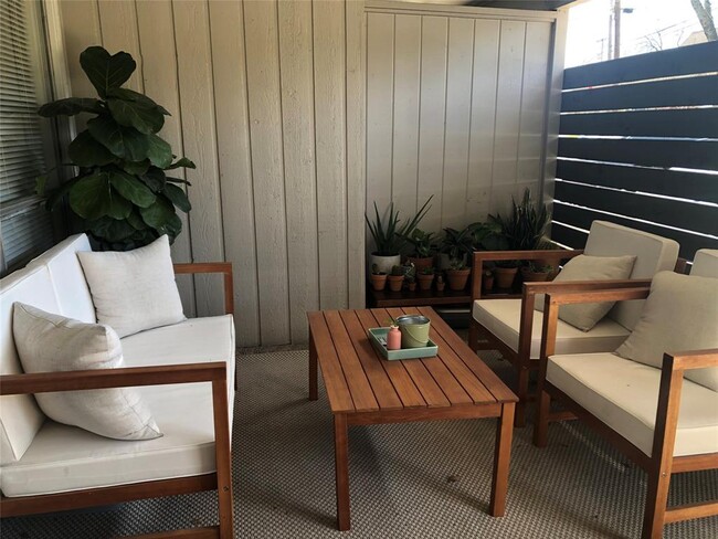 property at 1200 Mariposa Dr