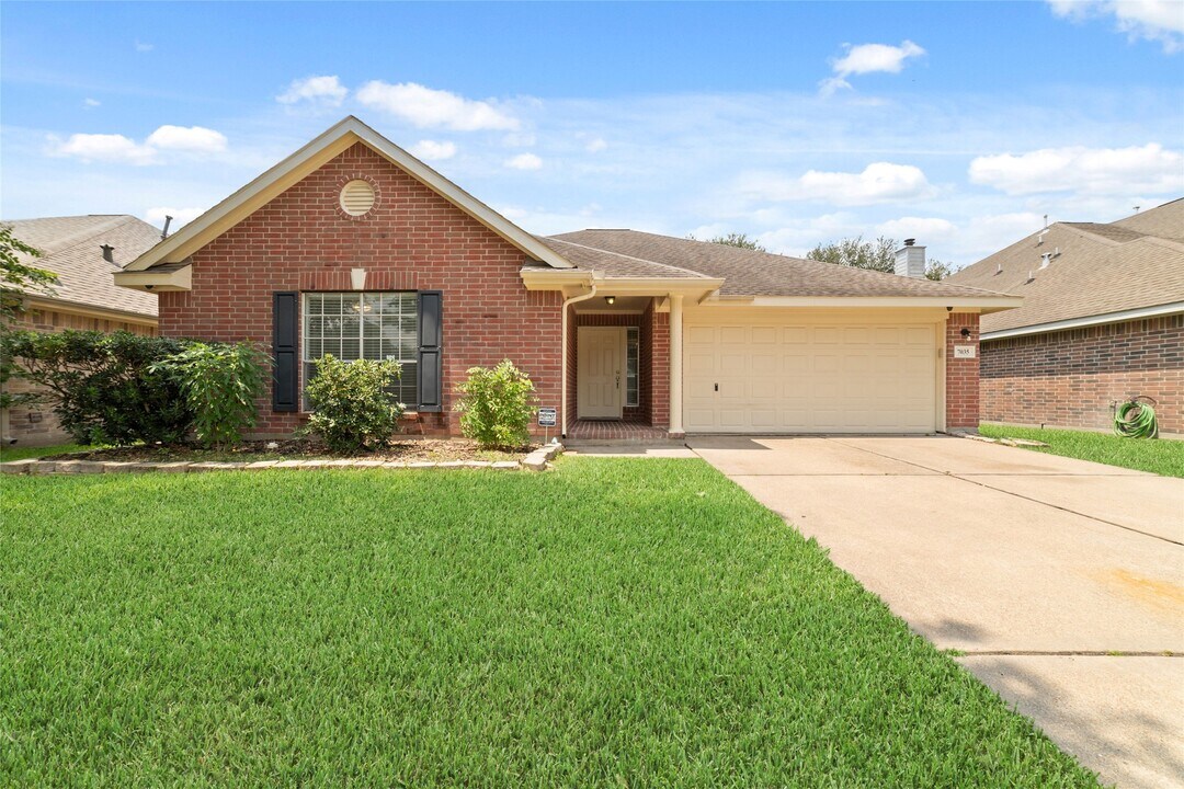 7035 Shasta Square in Houston, TX - Building Photo