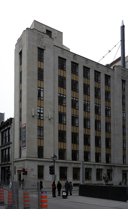 205 Notre-Dame O in Montréal, QC - Building Photo