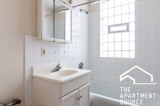 1058 W George St, Unit 314 in Chicago, IL - Building Photo - Building Photo