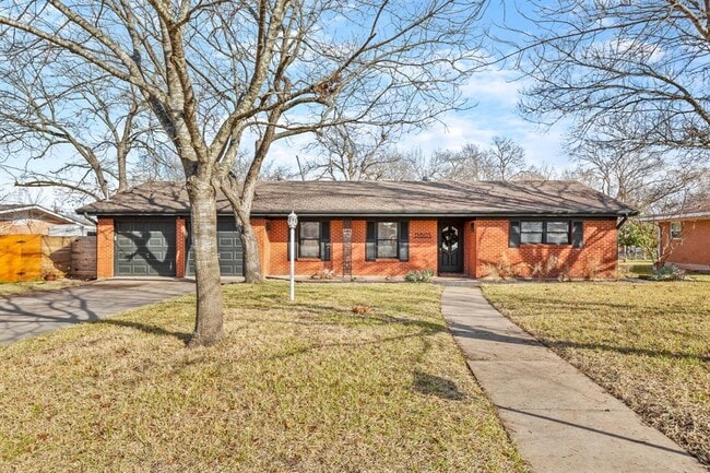 property at 11805 Oak Trail