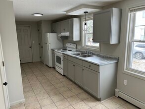 80 Cottage St in Westbrook, ME - Building Photo - Building Photo