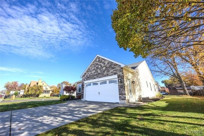 105 Pine St in Hamburg, NY - Building Photo - Building Photo