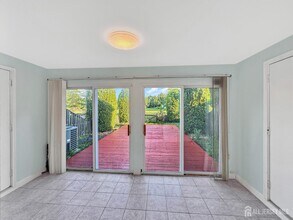 11 Crandall Dr in East Brunswick, NJ - Building Photo - Building Photo