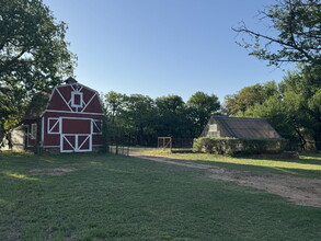 20446 S Farm to Market 4 in Lipan, TX - Foto de edificio - Building Photo