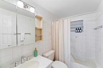 2238 SW 24th Ter in Miami, FL - Building Photo - Building Photo