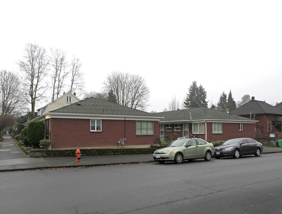 2620-2634 SE Ash St in Portland, OR - Foto de edificio