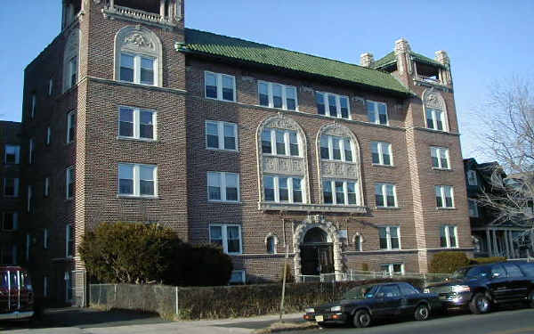 61 Glenwood Ave in East Orange, NJ - Foto de edificio