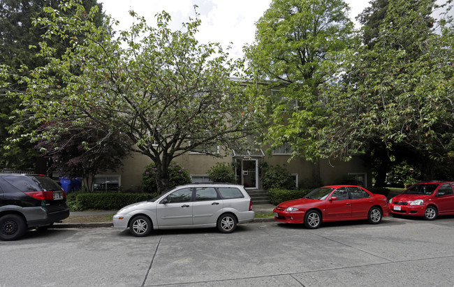 5607 Yew St in Vancouver, BC - Building Photo - Building Photo