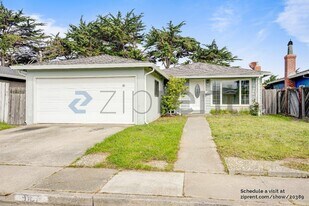 Unit in Pacifica, CA - Building Photo