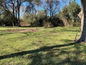 121 Parker Ln in West Columbia, TX - Building Photo - Building Photo