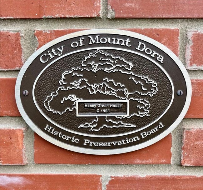 406 E 9th Ave in Mount Dora, FL - Building Photo - Building Photo