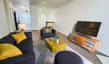 5942 NE 42nd St in Kansas City, MO - Foto de edificio - Building Photo