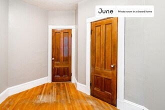 Private bedroom in 5 bed/1 bath Home in Boston, MA - Building Photo - Building Photo