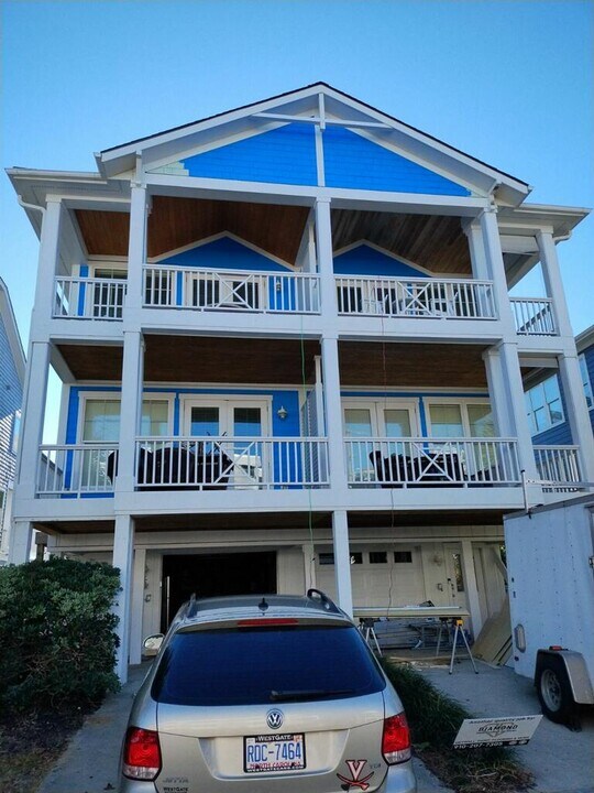 14 Greensboro St E in Wrightsville Beach, NC - Building Photo